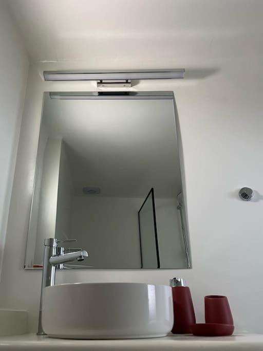 Cozy, Spacious, Newly Renovated Flat In Adamas Exterior photo